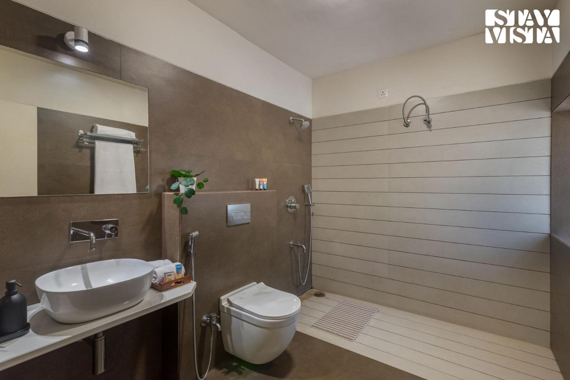 Stayvista'S Silver Grove - Serene Haven With Expansive Lawn & Terrace 나식 외부 사진