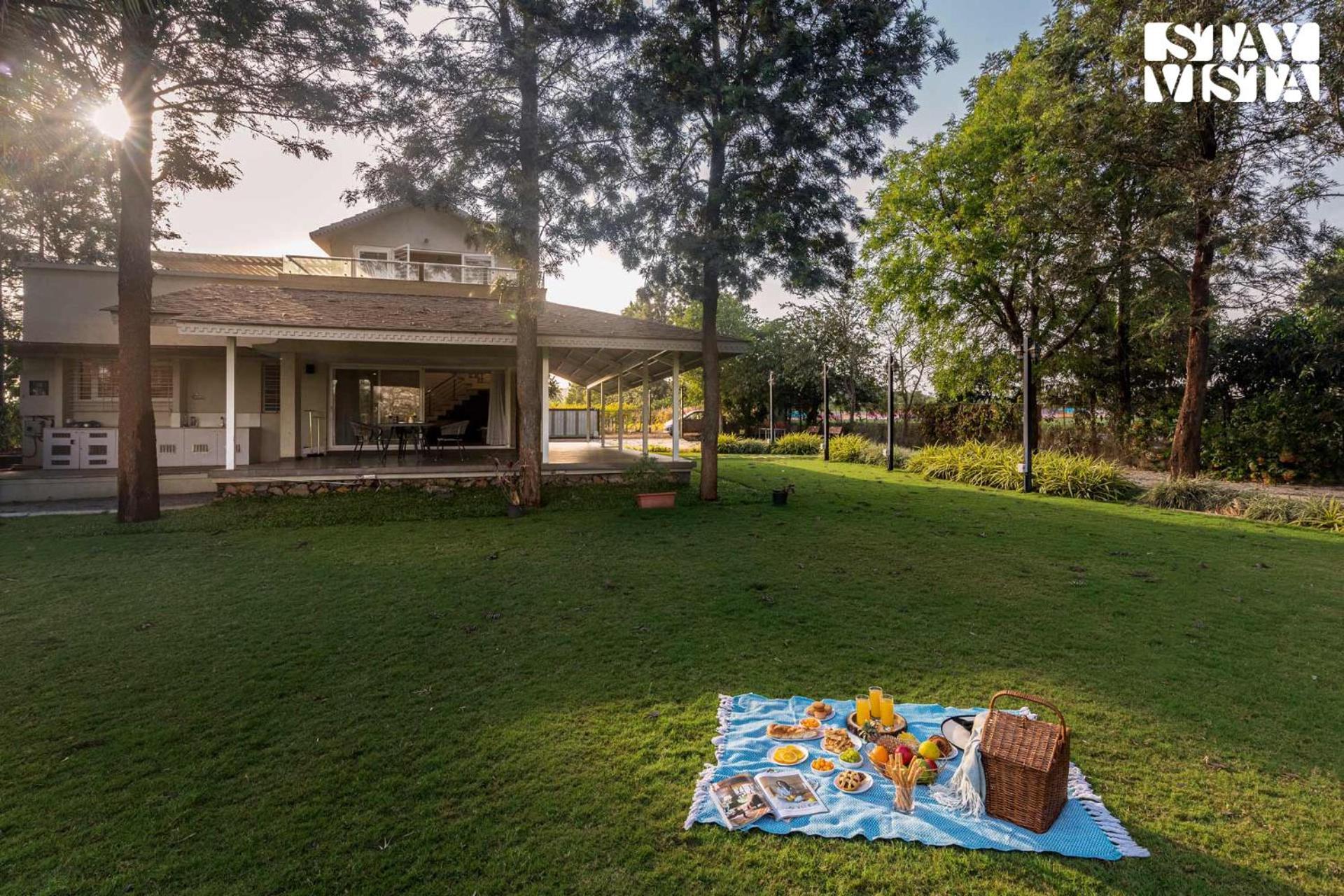 Stayvista'S Silver Grove - Serene Haven With Expansive Lawn & Terrace 나식 외부 사진