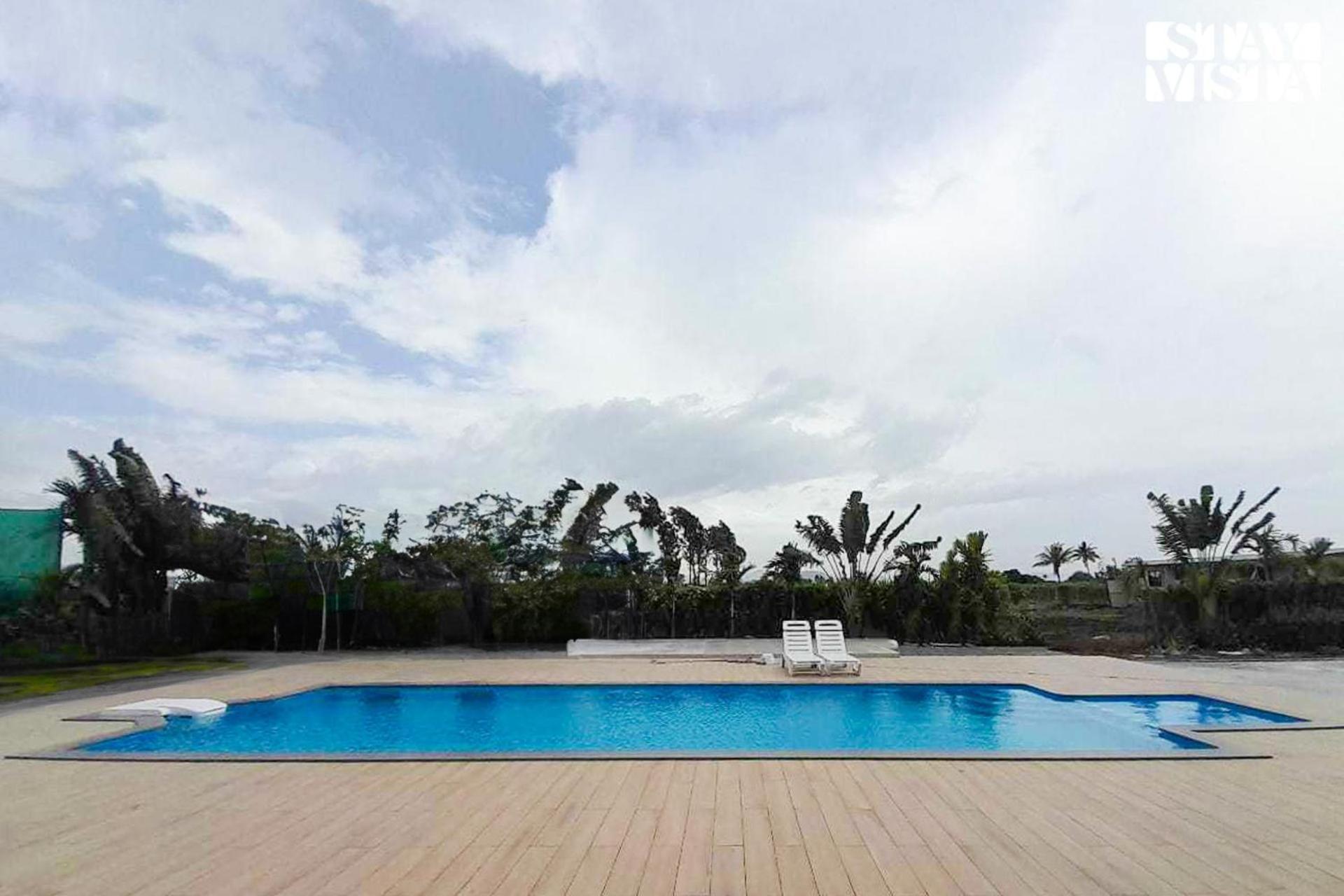 Stayvista'S Silver Grove - Serene Haven With Expansive Lawn & Terrace 나식 외부 사진